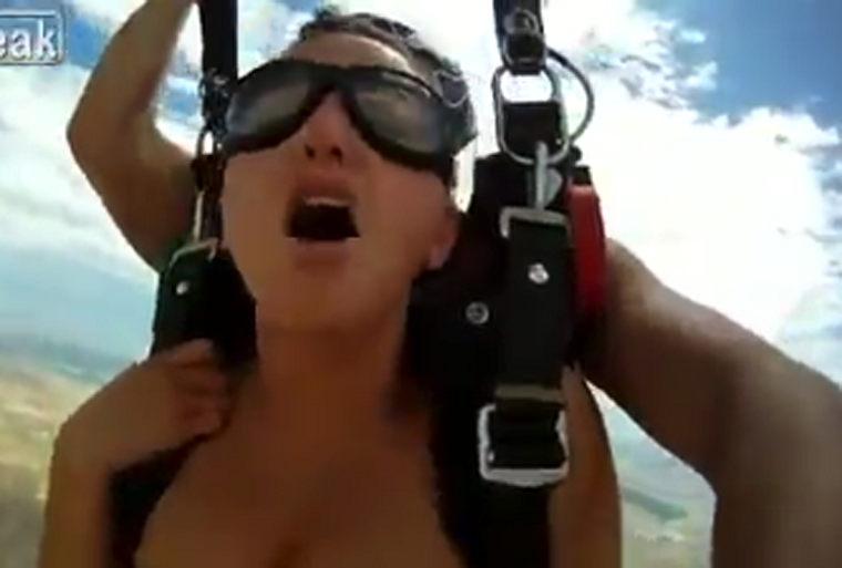 paraşütle atlarken seks
